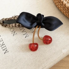 1个布艺蝴蝶结树脂樱桃吊坠简约时尚发夹（鸭嘴夹） - 彩色 - 查看 13
