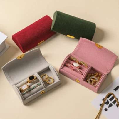 1个精美迷你首饰收纳盒 - 便携式，防氧化天鹅绒内衬，适用于戒指和配饰 - 母亲节、情人节、生日送给女性的完美礼物