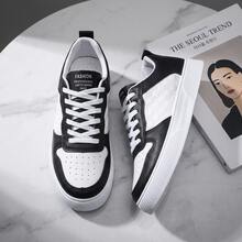 Tenis de hombre casuales con suela gruesa y plataforma estilo coreano, zapatos para hombre de moda urbana con cordones y textura de cuadros, calzado deportivo transpirable cómodo y ligero, sneakers versátiles de calle con diseño juvenil, calzado resistente al desgaste y antideslizante de uso diario. - Negro - Ver 2