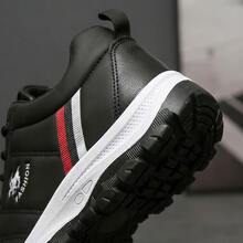 Tenis para hombre casuales de moda estilo coreano y Zapatos para hombre deportivos ligeros con cordones. Calzado de material sintético transpirable con suela antideslizante de caucho y excelente amortiguación. Zapatillas cómodas con diseño de rayas decorativas laterales ideal para estudiantes y uso diario, calzado urbano suave, resistente al desgaste y de alta calidad para caminar con estilo. - Negro - Ver 8