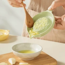 1pc White Simple Style Ceramic Ginger Grater Tool Hand Grinder Garlic Masher Portable Porcelain Carrot Ginger Grinding Kitchen Tool - Multicolor - View 3