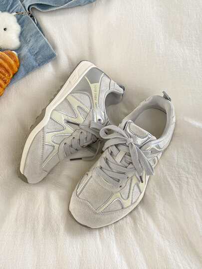 女士休闲迷彩图案运动鞋，休闲PU皮系带运动鞋，舒适女鞋，优雅女鞋，银灰色，适合居家及四季穿着