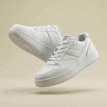 Tenis de hombre casuales y calzado deportivo de moda urbana, zapatos para hombre fabricados en material PU con suela de goma EVA, tenis para hombre en oferta con diseño de punta perforada transpirable, zapatos cómodos de hombre con cordones ajustables, tenis deportivos ligeros y resistentes al desgaste, estilo clásico versátil y moderno, calzado con suela antideslizante y amortiguación cómoda para caminar diariamente. - Blanco - Ver 9