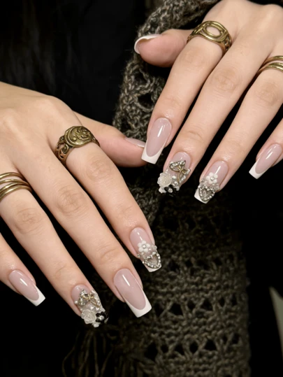 24pcs French Style White Reusable Nail Tips, Minimalist Butterfly & Flower Design, New Spring Collection, Suitable For Dates, Outings, Valentine's Day, Parties, Daily Wear