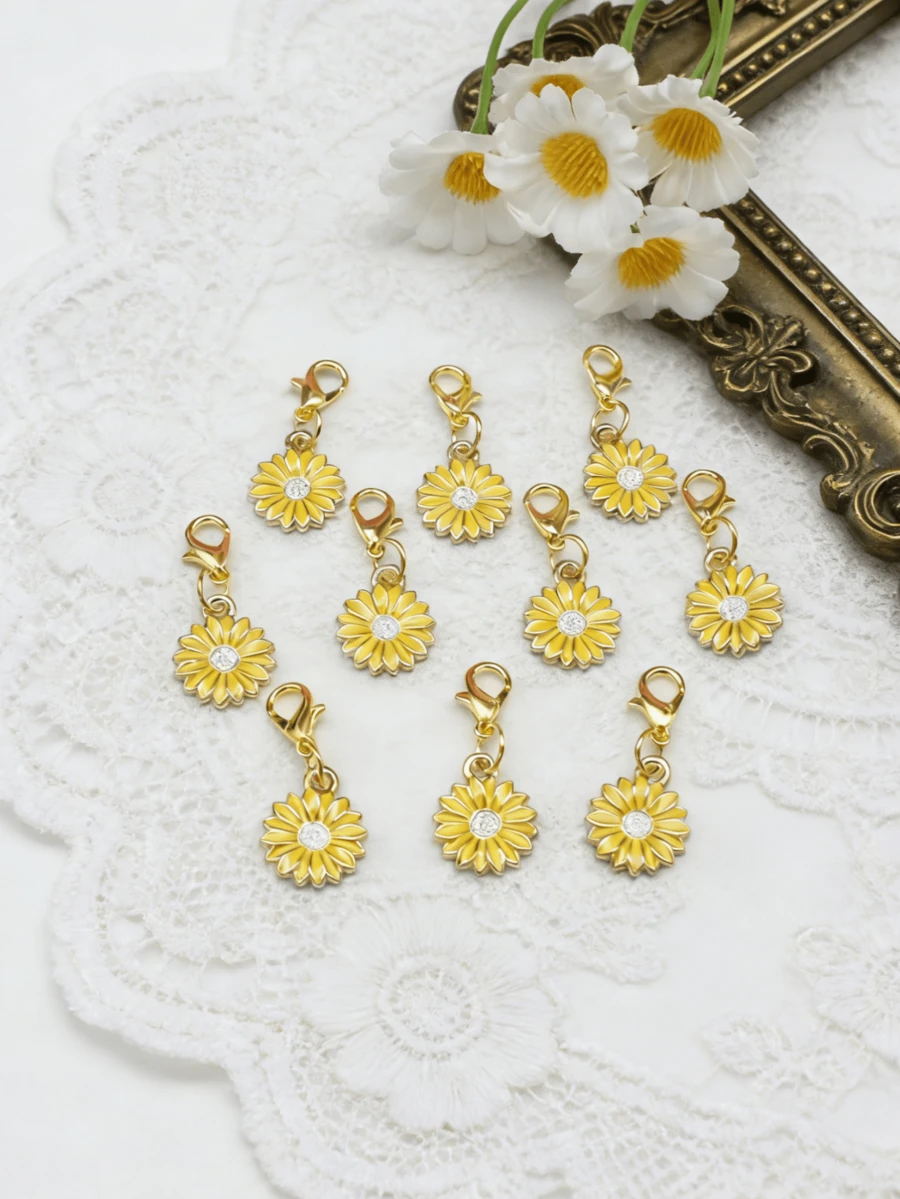 10Pcs Four‑Leaf Clover Fortune Keychain,Lucky Shamrock Charm Keyring.Perfect Gift For Graduation,Wedding,Various Ceremonies And Packaging Decorations. - Yellow Daisies - View 1