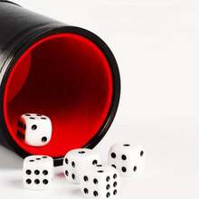 1个带盖PU皮革骰盅，绿/红内衬，静音骰子棋盘游戏（含5颗骰子），静音皮革骰盅套装 - 彩色 - 查看 6