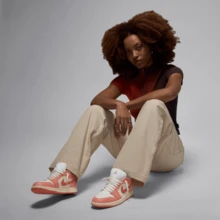 Nike WMNS AIR JORDAN 1 LOW 女款休闲运动鞋 DC0774-180 - 白橙 - 查看 10