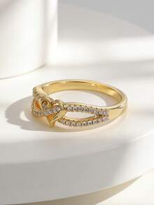 Charm-In Anillo de cobre chapado en oro de 18K con nudo de corazón retorcido y circonita cúbica | Anillo minimalista apilable | Regalo de boda y Día de San Valentín para ella - Dorado - Ver 4