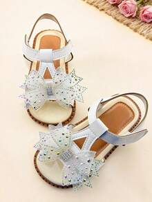 1 đôi dép xăng đan thời trang trẻ em, dép xăng đan đính đá nơ màu trắng cho bé gái, chất liệu mềm mại, chống trơn trượt và chống mài mòn, thiết kế khóa dán, thích hợp cho các buổi tiệc, liên hoan, đám cưới, kỳ nghỉ. - trắng - Xem 4