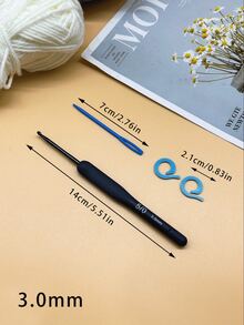 Bộ 4 kim móc, tay cầm mềm màu xanh dương, kích thước từ 2.0-6.0mm, bao gồm 1 kim móc 7cm màu xanh dương và 2 kim đánh dấu mũi khâu màu xanh dương, thiết kế tay cầm mềm mại tiện dụng cho cảm giác cầm nắm thoải mái và dễ dàng, lý tưởng cho người mới bắt đầu và những người yêu thích tự làm đồ thủ công. - Tay cầm màu xanh dương + 3 phụ kiện - Xem 11