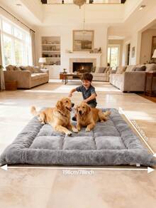 Super Large Dog Comfortable Pet Sleeping Mat, Soft Non-Slip Washable Suitable For Large Dogs, Essential Items For Keeping Pets Warm In Winter, An Ideal Choice For Multi-Pet Families, Family Members Playing With Pets In The Living Room Or Garden - 灰色 - 查看 8