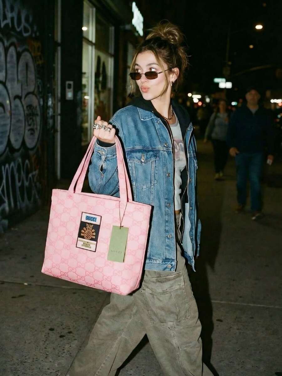 Gucci 1 chiếc túi tote dung tích lớn, túi đựng đồ di động, có màu hồng và xám, túi đựng mỹ phẩm kiểu dáng tối giản unisex.