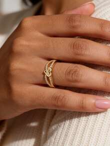 Charm-In Anillo de cobre chapado en oro de 18K con nudo de corazón retorcido y circonita cúbica | Anillo minimalista apilable | Regalo de boda y Día de San Valentín para ella - Dorado - Ver 2