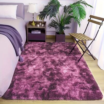 1 件扎染深紫色地毯，舒适可爱，装饰性强，经久耐用且易于清洁，可放置于客厅沙发旁或卧室床边。