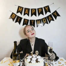 一套黑色生日快乐派对装饰横幅，金色箔纸“生日快乐”横幅，以及现代金属装饰横幅，适合生日派对装饰、黑金主题生日装饰，可悬挂于室内或用作拍照道具。也适用于黑色主题生日装饰、周年庆典、男女生日装饰和圣诞节装饰。 - A - 查看 7