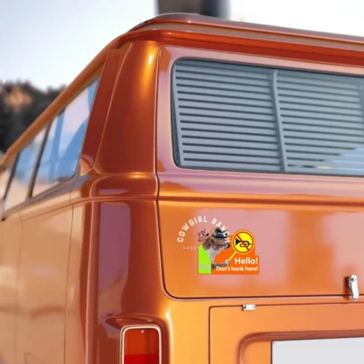 1 miếng dán xe dễ thương và vui nhộn - Có thể dán lên thân xe, kính và bất kỳ bề mặt nào khác - Thiết kế chống thấm nước, có thể tháo rời giúp xe của bạn nổi bật.