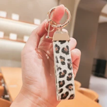 Leopard Print Keychain, Classic PU Leather Keyring, Car Key Chain With Screwdriver, Fashion Car Keychain Bag Charm, 360 Degree Rotation, Anti-Lost D-Ring Personalized PU Leather Business Style Keychain For Men And Women - Leopard - View 7