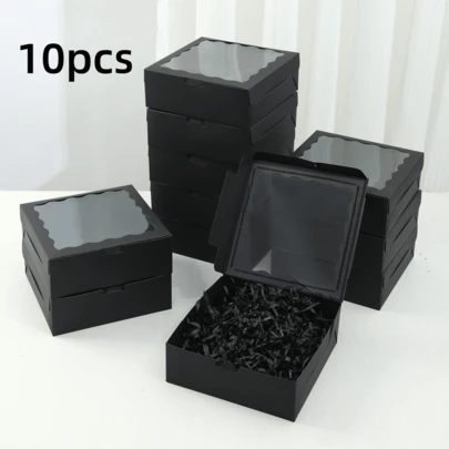 一套 10 个带窗口设计的礼盒，非常适合派对回礼、毕业典礼、婚礼招待会和服装展示场合，为节日送礼增添仪式感。