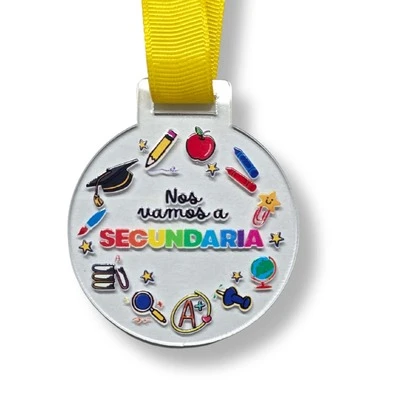 5 Medallas Conmemorativas de Graduación 2026, Acrílico Transparente, 6 cm, Diferentes diseños Ideales para pequeños, graduación Kinder, Primaria, Secundaria, listón Amarillo (Graduado) celebración, anuario, fiesta de graduación, prefirst