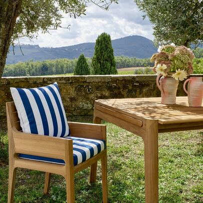 Đệm ghế thư giãn ngoài trời, dày và êm ái hỗ trợ hông và eo, màu trơn đơn giản phù hợp với mọi đồ nội thất ngoài trời, dây đai chắc chắn, chất liệu thoáng khí cho mọi mùa, dễ bảo quản, hoàn hảo cho ghế hiên nhà, sân vườn và ghế ăn.