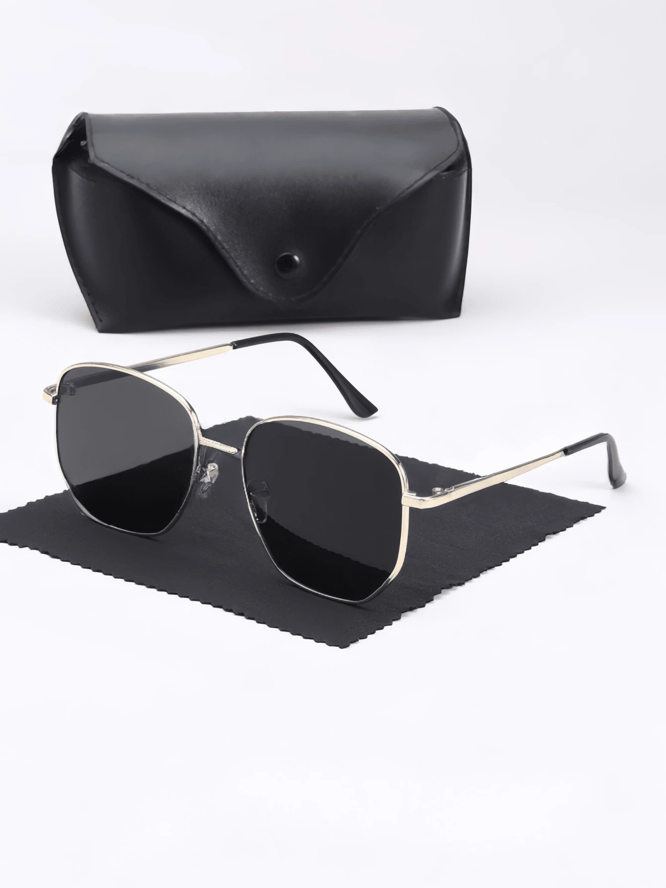 半副经典旅行款时尚眼镜，设计奢华，配有优雅眼镜盒，适合日常生活和驾驶。 - 金色 - 查看 1