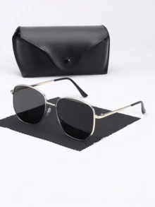 半副经典旅行款时尚眼镜，设计奢华，配有优雅眼镜盒，适合日常生活和驾驶。 - 金色 - 查看 10