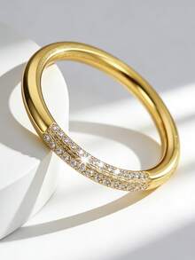 Charm-In Nhẫn Half Eternity mạ vàng 18K bằng đồng với hai hàng đá Cubic Zirconia | Nhẫn tối giản có thể đeo chồng lên nhau, thích hợp cho đám cưới, lễ đính hôn và đeo hàng ngày. - Vàng - Xem 1