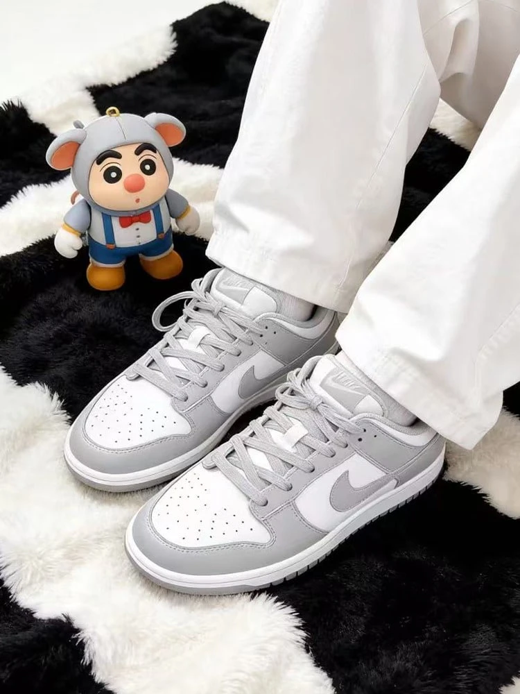 Giày bóng rổ Nike Dunk Low: Thoải mái, vừa vặn, đa năng và phong cách, màu xám nhạt, unisex. - Màu Xám nhạt - Xem 1