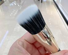 Estée Lauder EL Platinum Powder Foundation Brush, Polishing Brush, Highlighter Brush, Soft Hair Makeup Brush - Black - View 4