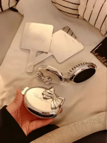 4支装INS风折叠梳带镜套装，电镀蝴蝶结装饰迷你发梳，二合一便携式气垫梳兼化妆镜，可折叠口袋式发梳，方便打造柔顺造型并按摩头皮，轻巧便携，内置镜子，适合手提包、学校和办公室使用，可爱美妆配件，适合女性和女孩，情人节、生日、旅行必备。 - 彩色 - 查看 6