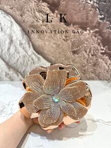 1 chiếc ví nữ sang trọng đính đá lấp lánh màu bạc, túi đựng mỹ phẩm bằng acrylic thanh lịch, ví hình hoa, thích hợp cho tiệc tùng, đám cưới, dạ hội, các dịp trang trọng. - Rượu sâm banh - Xem 6