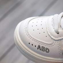 Tenis para Niño y Niña con Diseño de Oso Panda Zapatos para Niña Casuales de Suela Suave Tenis de Niña Deportivos con Correa de Gancho y Bucle Transpirables de Material Ligero Calzado Infantil Antideslizante Cómodo y Moderno Estilo Zapatilla Deportiva Escolar Versátil y Resistente para Pequeños - Blanco - Ver 5