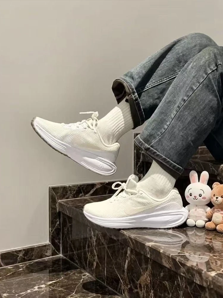 Giày chạy bộ Nike REVOLUTION 8 thoải mái và êm ái, dành cho nữ, màu trắng. - trắng - Xem 1