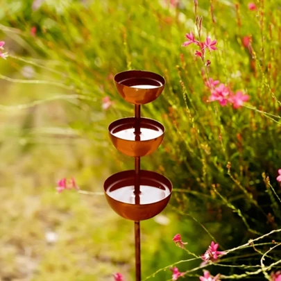 1pc Vintage Iron Rain Water Collector - Outdoor Garden Art Decor, Metal Tray With Water Bowl, Bird Feeder Suitable For Garden, Yard, Backyard Decoration, Spring/Summer Gift For Bird Lovers, Weather-Resistant Decor, Nature-Inspired Gift