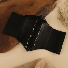 一件黑色性感法式连体衣，配有腰带，适合万圣节之夜或日常通勤穿着。 - 黑色 - 查看 4