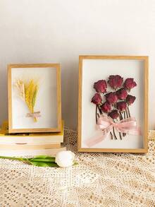 [Delivery Within 2-7 Days In The United States]Single-Piece Set, 10-Inch Natural Wood Grain Frame, Dried Flower Photo Frame, 3D Floral Art Frame, Living Room/Bedroom Decor, Holiday Keepsake Gift. Natural Wood Tones And Gentle Aesthetic Complement Japanese, Nordic, And Other Minimalist Home Styles. 3D Embedded Design Preserves Dried Flowers' Natural Form. Moisture-Resistant And Durable, With A Warm Texture That Resists Warping-Combining Artistic Appeal With Sentimental Value. Versatile For Various Settings: Living Room Wall Decor, Bedroom Desk Display, Entryway Cabinet Accents. Ideal For Gifting During Holidays Or Showcasing Photos, Scrapbooks, Dried Flowers, Tickets, Crafts, Medals, Certificates, And Mementos. Letter Stickers Add Personalized Accents To Your Display. - 1PC - 查看 10