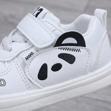 Tenis para Niño y Niña con Diseño de Oso Panda Zapatos para Niña Casuales de Suela Suave Tenis de Niña Deportivos con Correa de Gancho y Bucle Transpirables de Material Ligero Calzado Infantil Antideslizante Cómodo y Moderno Estilo Zapatilla Deportiva Escolar Versátil y Resistente para Pequeños - Blanco - Ver 6