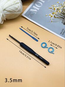 Bộ 4 kim móc, tay cầm mềm màu xanh dương, kích thước từ 2.0-6.0mm, bao gồm 1 kim móc 7cm màu xanh dương và 2 kim đánh dấu mũi khâu màu xanh dương, thiết kế tay cầm mềm mại tiện dụng cho cảm giác cầm nắm thoải mái và dễ dàng, lý tưởng cho người mới bắt đầu và những người yêu thích tự làm đồ thủ công. - Tay cầm màu xanh dương + 3 phụ kiện - Xem 15