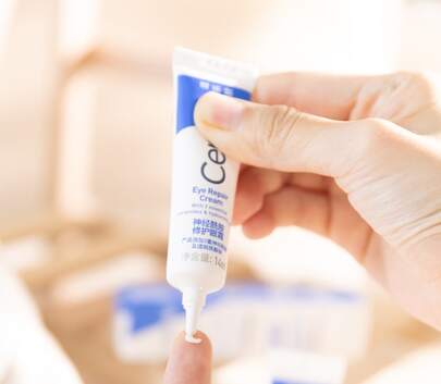 CeraVe كريم عيون مرطب من سيرافي بفيتامين نياسيناميد 14مل، يقلل من الهالات السوداء والخطوط الدقيقة