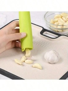 1个装 硅胶密封底手动剥蒜器 压蒜器 厨房工具 手动剥蒜器 手动蒜泥器 - 塑料蒜泥研磨器，便携式蒜泥制作器 手动蒜瓣挤压器，无需用电，高效厨房配件，四季皆宜，操作简便，设计紧凑，材质易于清洁，非常适合烹饪、户外露营等各种场合（为了达到最佳效率并节省力气，请将大蒜瓣切成两半后再放入压蒜器中） - 大蒜剝皮器 - 查看 5