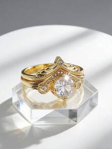 Bộ nhẫn bằng đồng mạ vàng 18K, thiết kế hình chữ V cổ điển với họa tiết chạm khắc tinh xảo và điểm xuyết đá Cubic Zirconia, thích hợp làm trang sức cưới. - Vàng - Xem 3