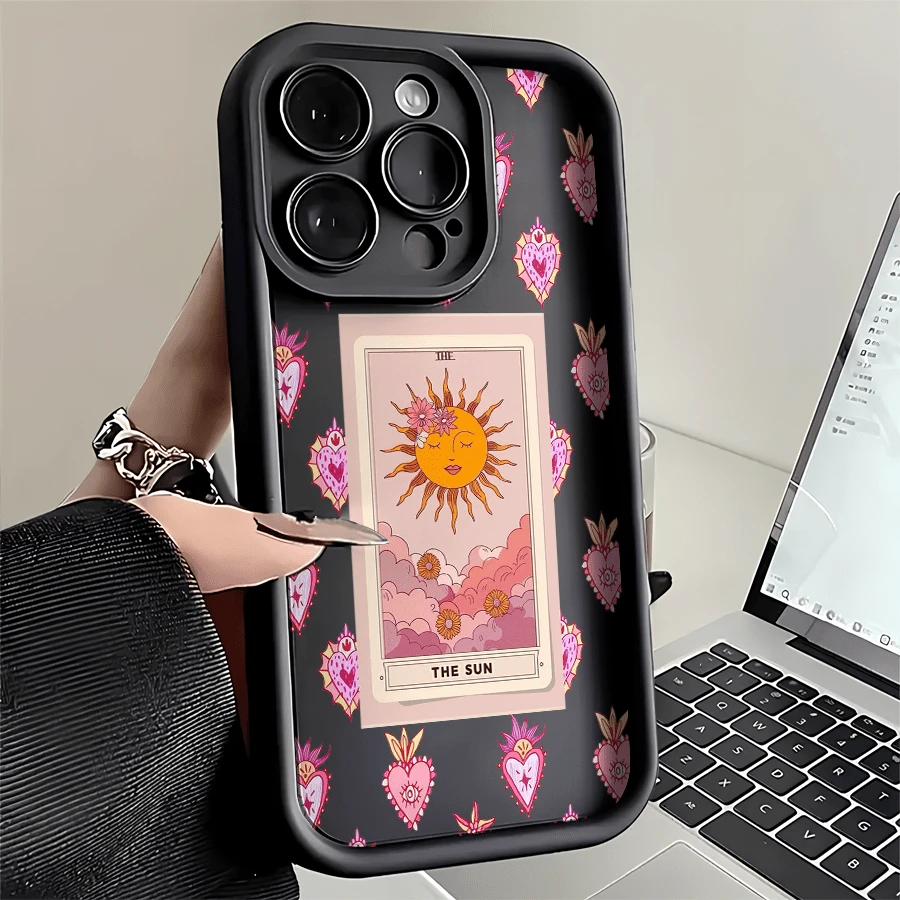 Esta funda para teléfono con diseño de carta del tarot solar es compatible con Apple 16E/15/14/13/12/11/Pro/PLUS/Pro Max/MINI, S/A/M/NOTE, S/G/EDGE/E, Transition Spark/HANTOM/CAMON/INFINIX, Honor 400/PLAY/X/Y, OPPO Reno/A/F, 14/Redmi/POCO/NOTE y otros modelos. Está hecha de TPU transparente, sencillo, elegante y duradero. Es una opción ideal para el Día de San Valentín, Halloween, Navidad, para uso personal o como regalo. - Negro - Ver 1