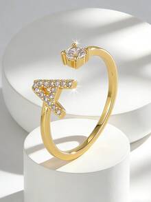 Charm-In 26个字母 CZ 18K 镀金铜戒指 | 简约定制名字首饰 | 情人节及日常佩戴的理想礼物 - 金色 - 查看 5