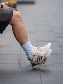 Giày chạy bộ adidas MTS, thân giày bằng lưới, chất liệu vải chuyên dụng cho tập luyện thể dục, nhẹ và đàn hồi tốt, phù hợp cho cả nam và nữ. - Màu be/xám - Xem 2
