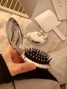 4支装INS风折叠梳带镜套装，电镀蝴蝶结装饰迷你发梳，二合一便携式气垫梳兼化妆镜，可折叠口袋式发梳，方便打造柔顺造型并按摩头皮，轻巧便携，内置镜子，适合手提包、学校和办公室使用，可爱美妆配件，适合女性和女孩，情人节、生日、旅行必备。 - 彩色 - 查看 3