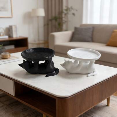 多功能猫咪托盘装饰，黑色猫咪抱姿收纳摆件，圆形托盘设计，适合宿舍装饰、创意展示、猫咪文化爱好者收藏，也适用于家居、办公室、梳妆台、床头柜、首饰托盘等，多功能家居梳妆台配件、宠物用品装饰