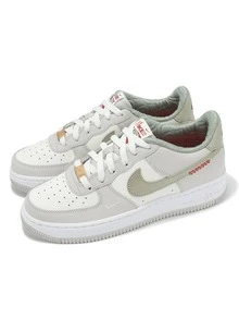 Nike 空军一号 LV8 运动鞋和棒球帽组合套装，女士舒适休闲运动日常穿着套装 HV6000-131 - 帆白/白/淺骨色/橄欖綠-綠色 - 查看 4