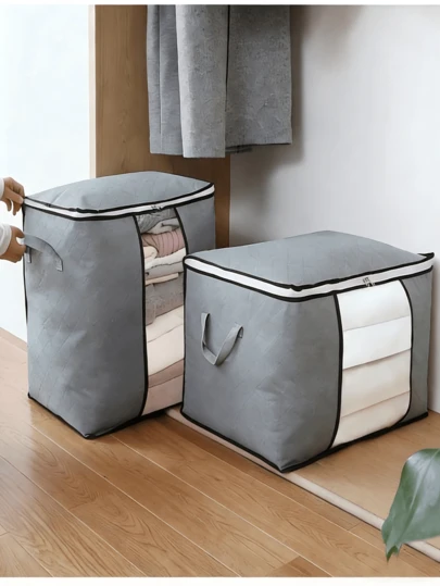 Túi đựng đồ cỡ lớn, dày dặn, thích hợp để gấp quần áo và chăn ga gối đệm, thiết kế cửa sổ trong suốt, khóa kéo, tay cầm chắc chắn, được làm từ vải không dệt bền, rất tốt để đựng chăn, đồ chơi và quần áo theo mùa. Nhỏ gọn và đa năng, có thể dùng khi đi du lịch, làm quà tặng và để dưới gầm giường.