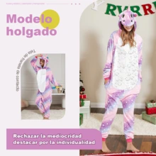 Mono Pijama Entero Unisex para Adulto y Parejas, Diseño de Unicornio con Estrellas y Cola Arcoíris Colorida, Pijama de Peluche Suave Térmico Cálido para Otoño e Invierno, con Capucha 3D, Cremallera Frontal y Abertura para Baño, Ropa de Noche Cómoda para Dormir en Casa, Disfraz Temático para Halloween y Navidad, Regalo Ideal para Parejas y Seres Queridos - Morado - Ver 2