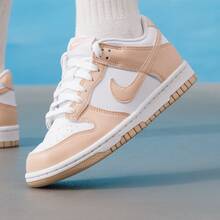 Giày thể thao thường ngày Nike thoải mái, đa năng, cổ thấp và bền bỉ. - Kaki/trắng - Xem 2